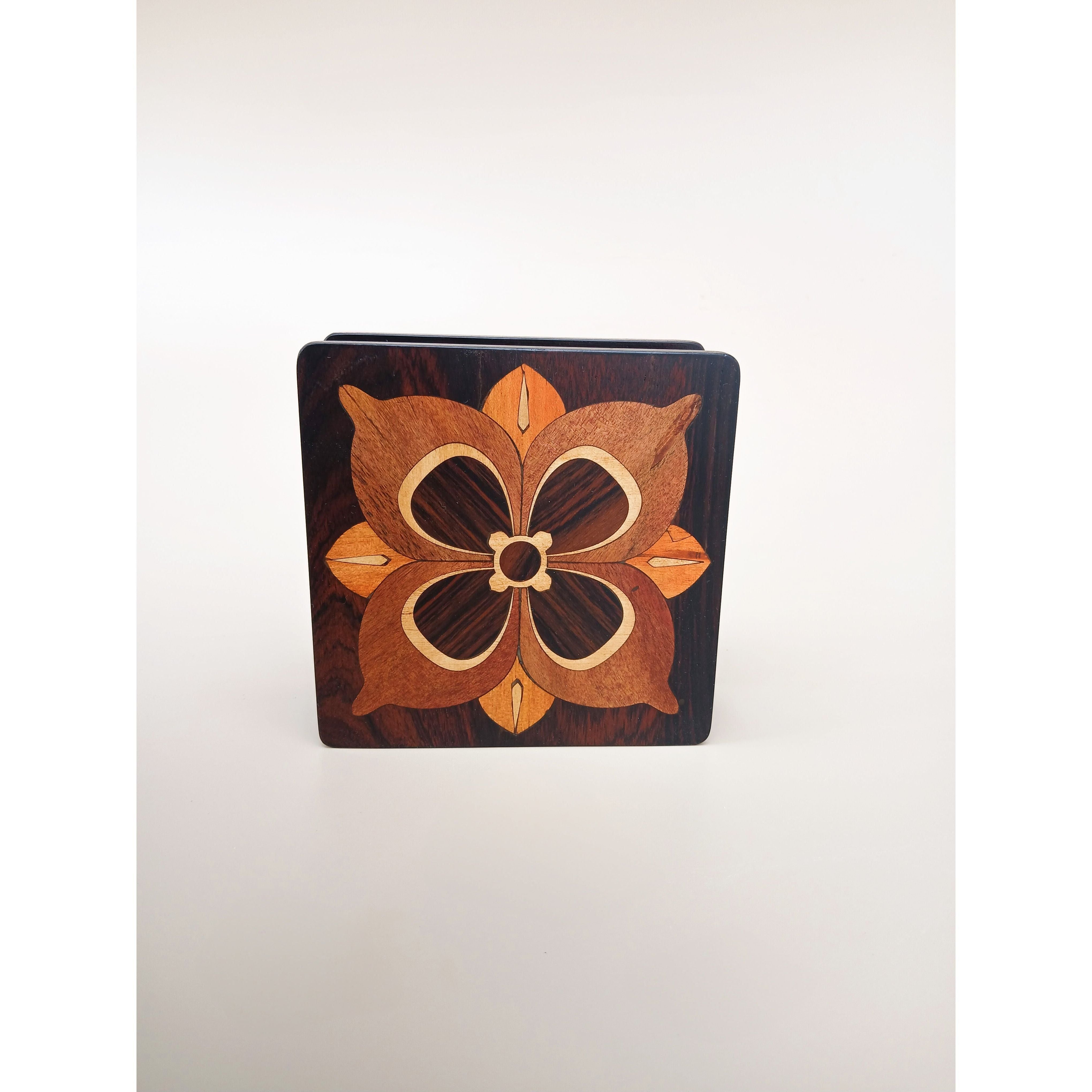 Qutub Napkin Holder